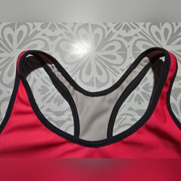 Under Armour x DC Comics Batman Sports Bra – Size Small - Picture 9 of 10